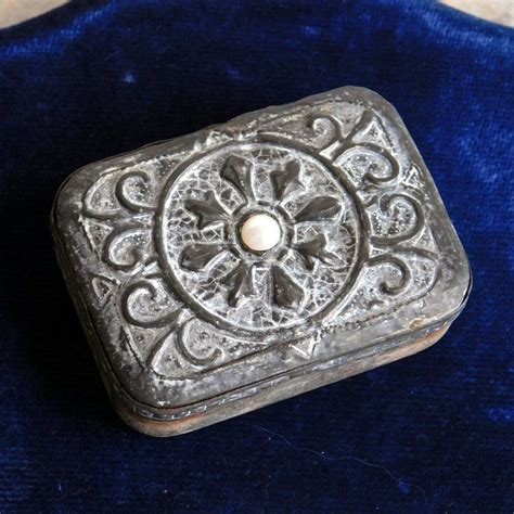 telemark metal box trinket|Vintage embossed metal box / blue flower hinged lid / Marked .